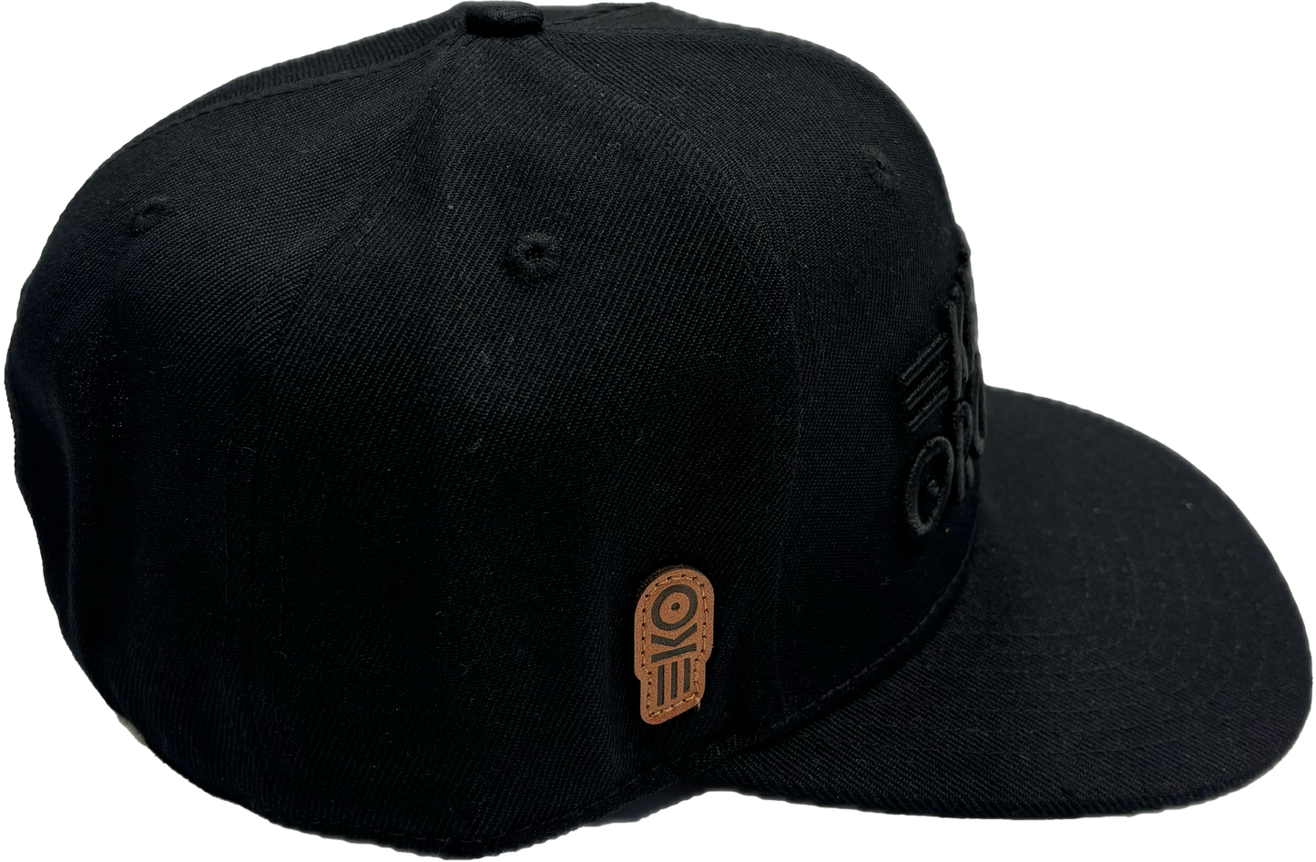 Snapback // Black on black